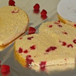 Biszkopt z malinami w ksztalcie serduszka