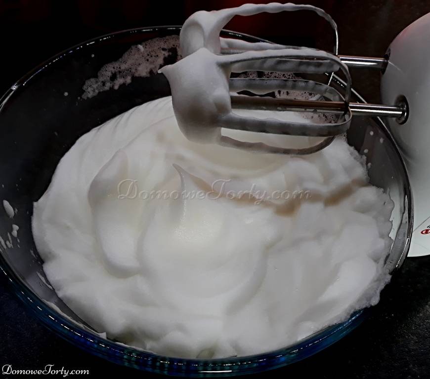 DomoweTorty - Tort z likierem i marcepankami