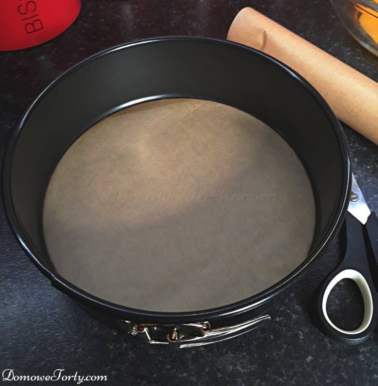 DomoweTorty - Tort z likierem i marcepankami