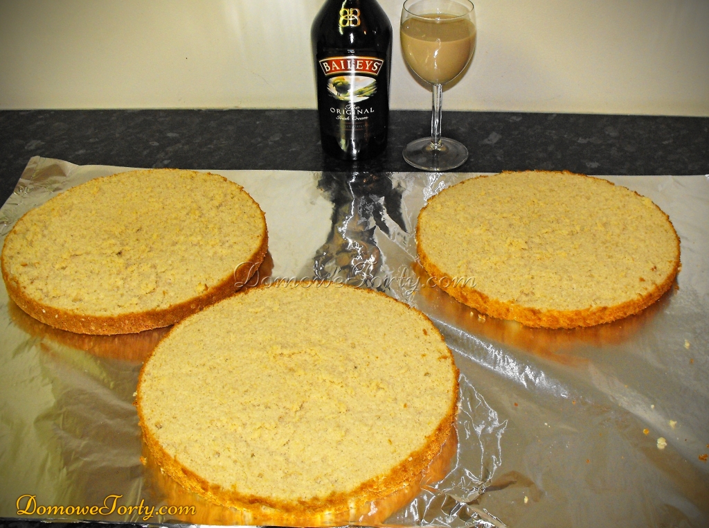 DomoweTorty - Tort z likierem i marcepankami