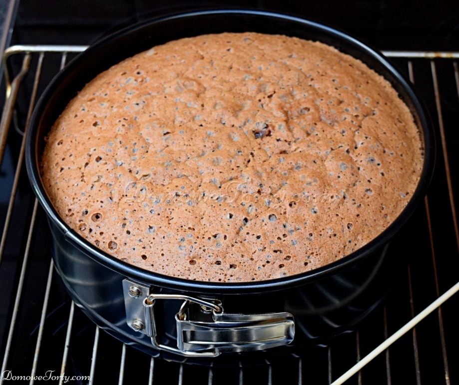 DomoweTorty - Czekoladowy tort z Kinder Bueno