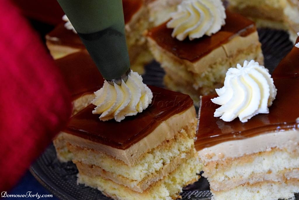 DomoweTorty - Kawowe ciasto z bitą śmietaną