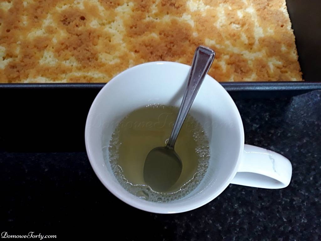 DomoweTorty - Kawowe ciasto z bitą śmietaną