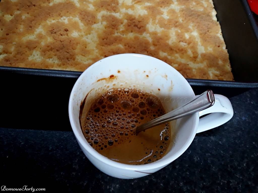 DomoweTorty - Kawowe ciasto z bitą śmietaną