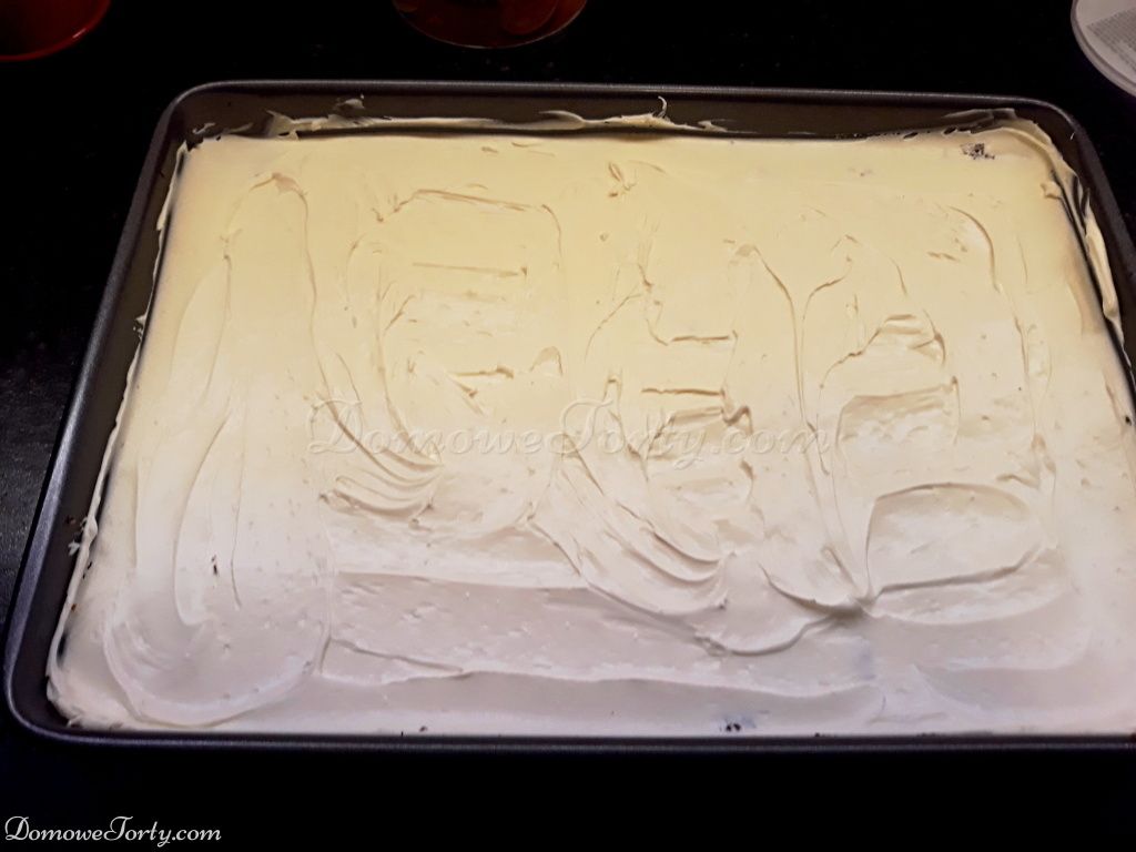 DomoweTorty - Makowiec z kremem śmietankowym i karmelem.