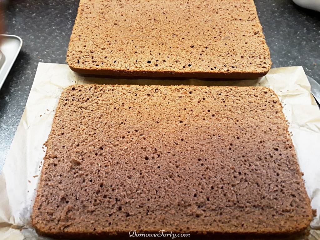 DomoweTorty - Czekoladowe ciasto z kremem śmietankowym.